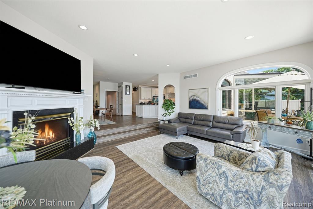 997 Thompson Shore Drive, Howell, MI 48843 — Photo 11