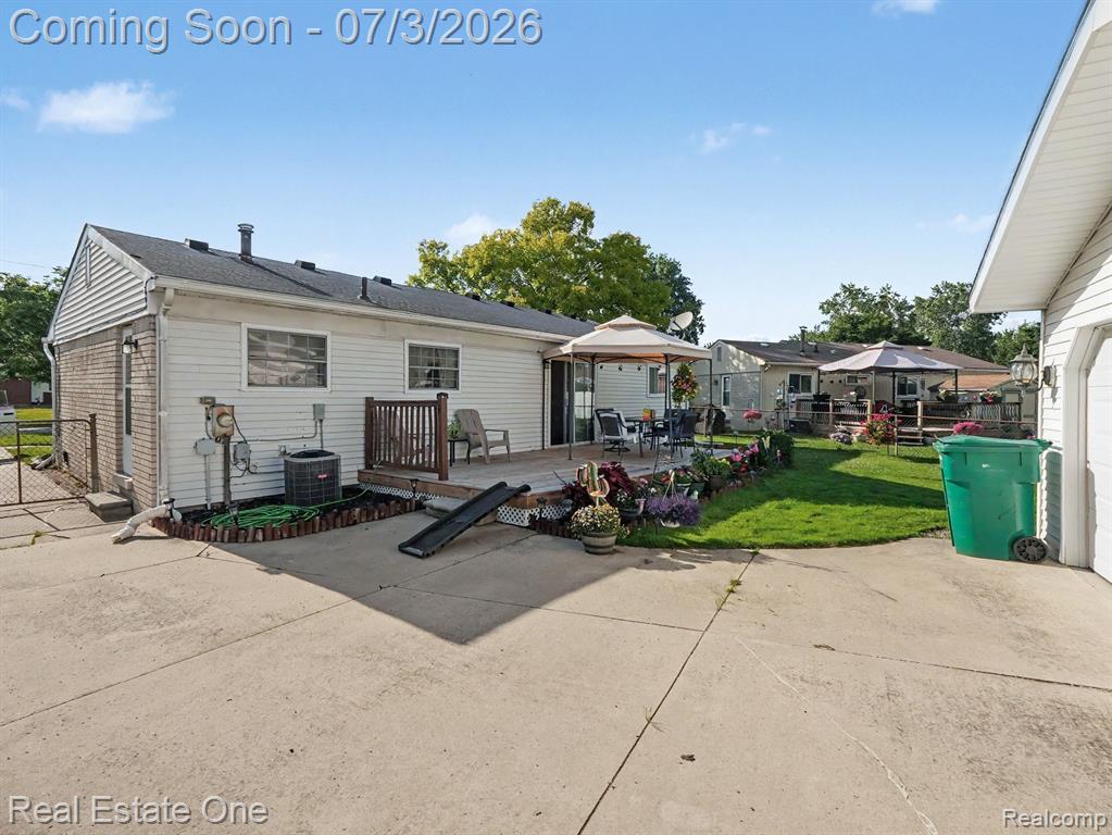 10637 Jackson St, Belleville, MI 48111 — Photo 13