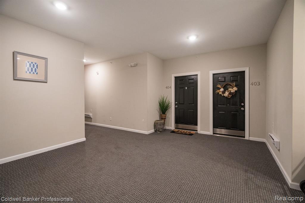 5656 Flagstaff Pines Dr, Shelby Twp, MI 48317 — Photo 2