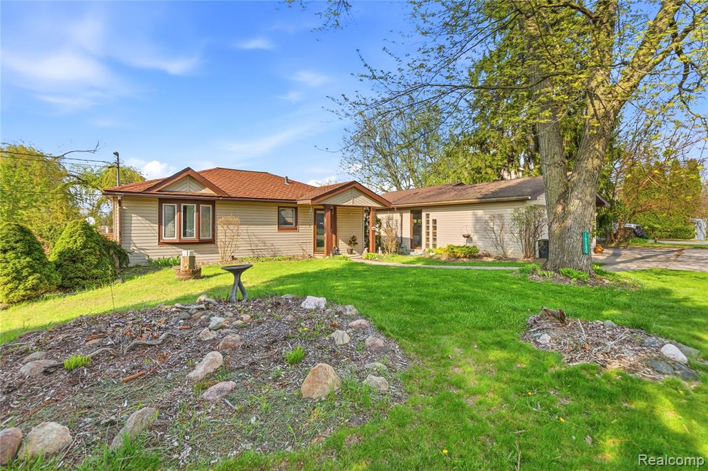 16280 Softwater Lake Drive, Linden, MI 48451 — Photo 3