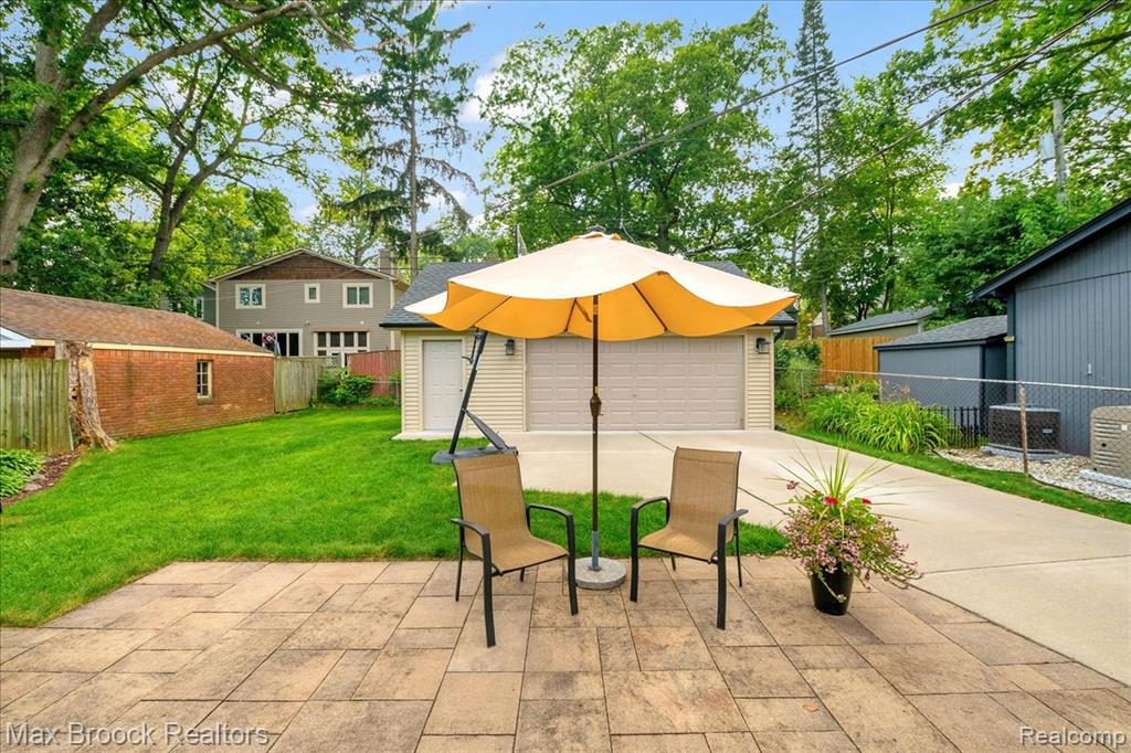 1408 Avondale Street, Sylvan Lake, MI 48320 — Photo 10