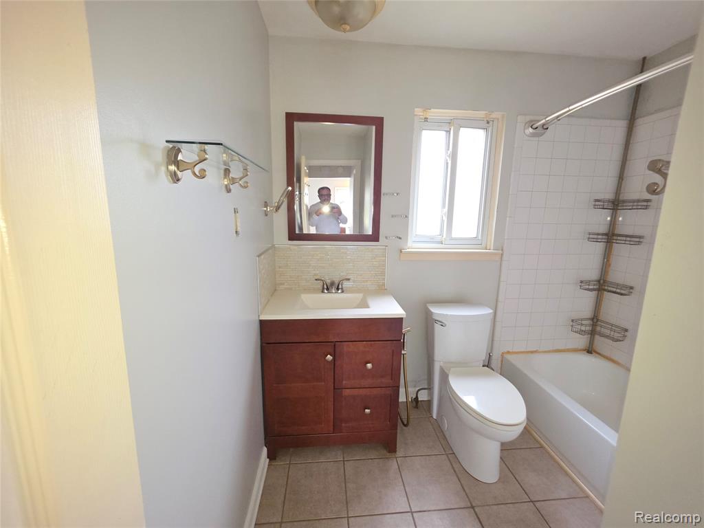 8066 Coventry Street, Westland, MI — Photo 13