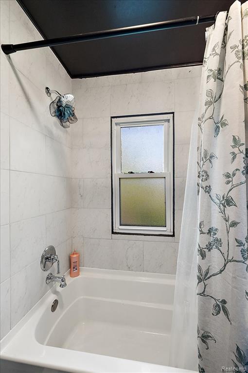 136 W Elza Avenue, Hazel Park, MI 48030 — Photo 17