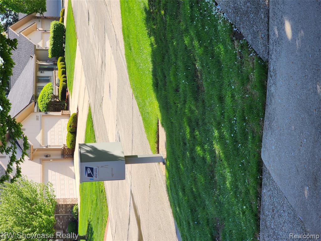 38824 Windmill Pointe S, Clinton Twp, MI 48038 — Photo 36