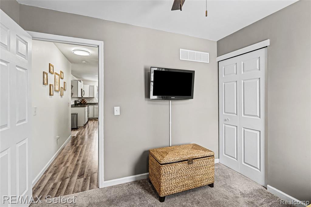 10311 Walnut Shores Drive, Fenton, MI 48430 — Photo 23
