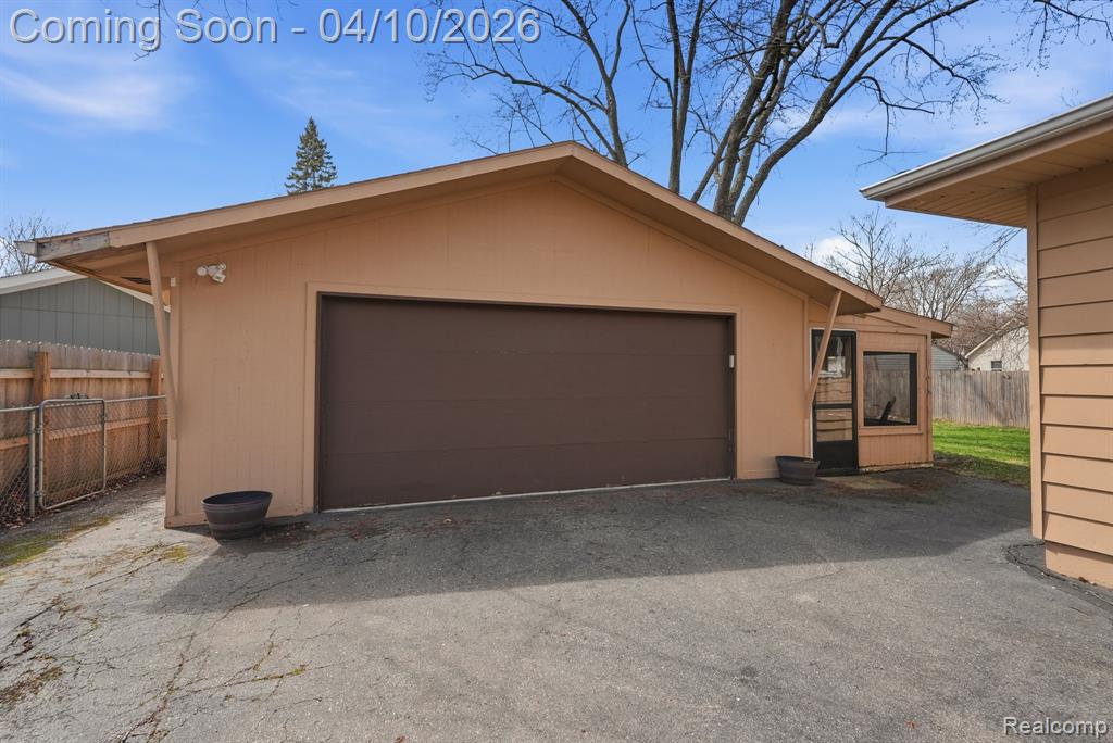 7039 Lapham, Waterford, MI 48329 — Photo 32