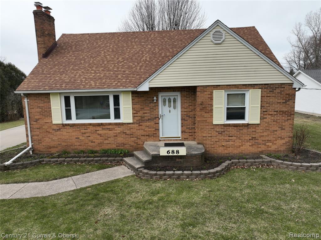 688 New Hampshire Avenue, Marysville, MI 48040 — Photo 6