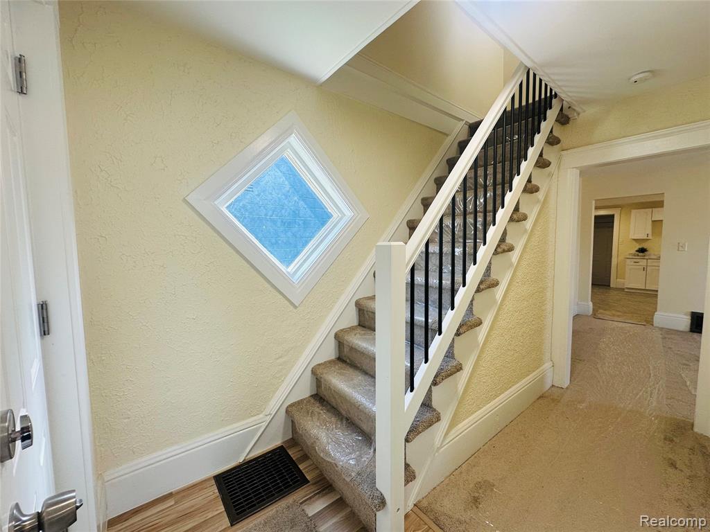 18576 Jefferson, Riverview, MI 48193 — Photo 3