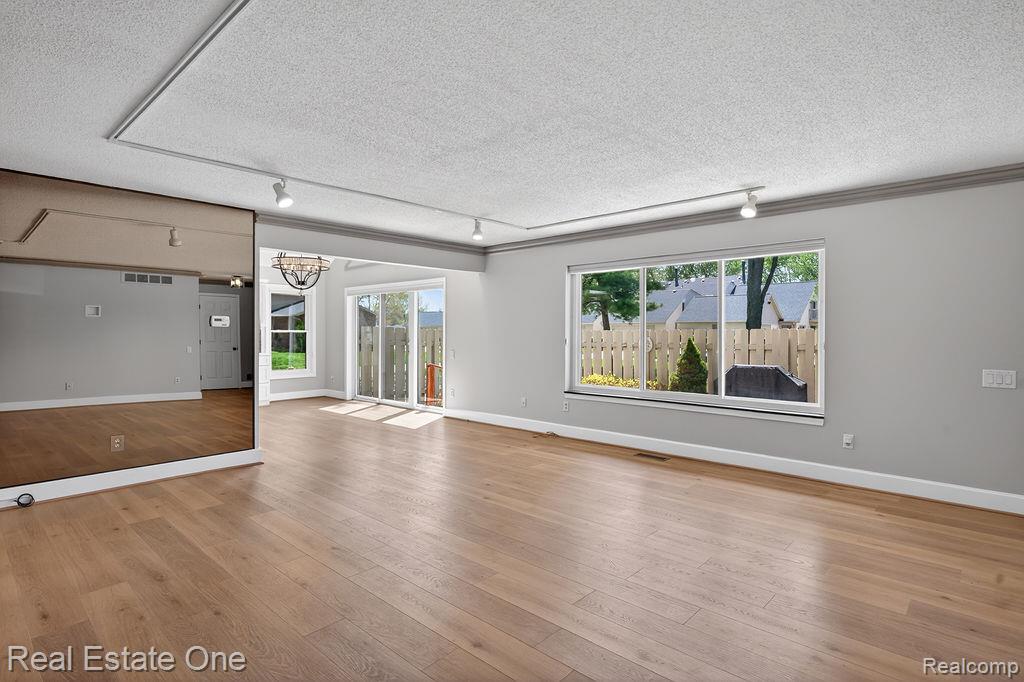 42660 Elizabeth Place, Clinton Twp, MI 48038 — Photo 11