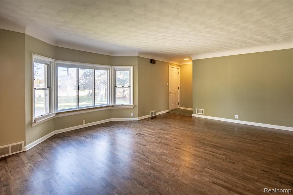 8354 Fenton Road, Grand Blanc, MI 48439 — Photo 2