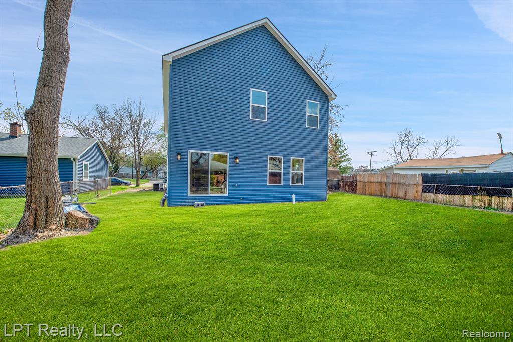 931 E PEARL Avenue N, Hazel Park, MI 48030 — Photo 22