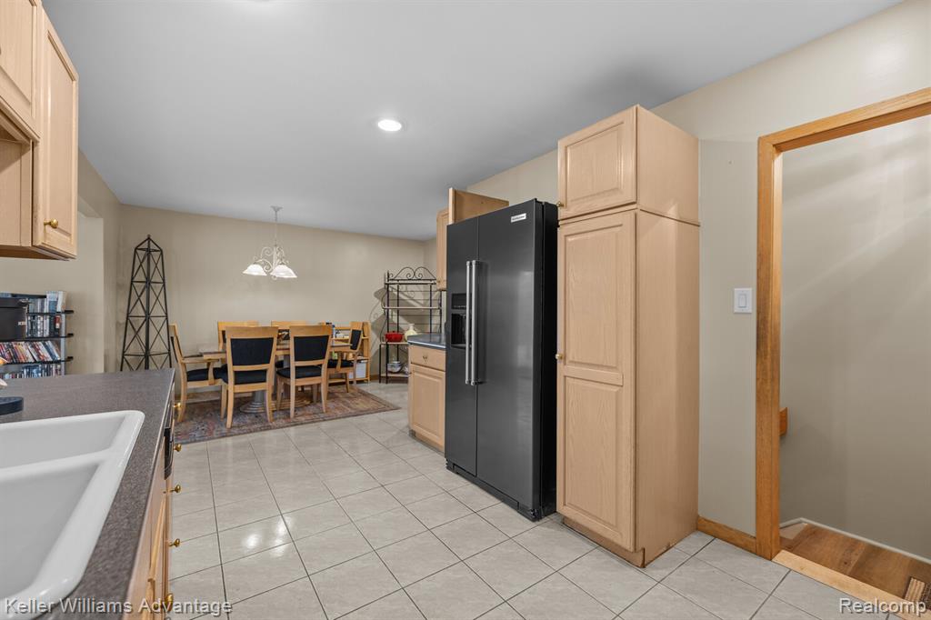 24806 Power Road, Farmington, MI 48336 — Photo 15