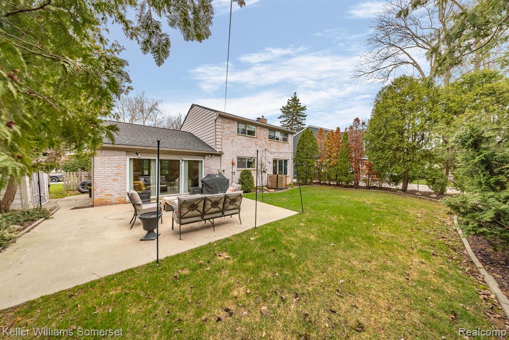 839 COOK Road, Grosse Pointe Woods, MI 48236 — Photo 34