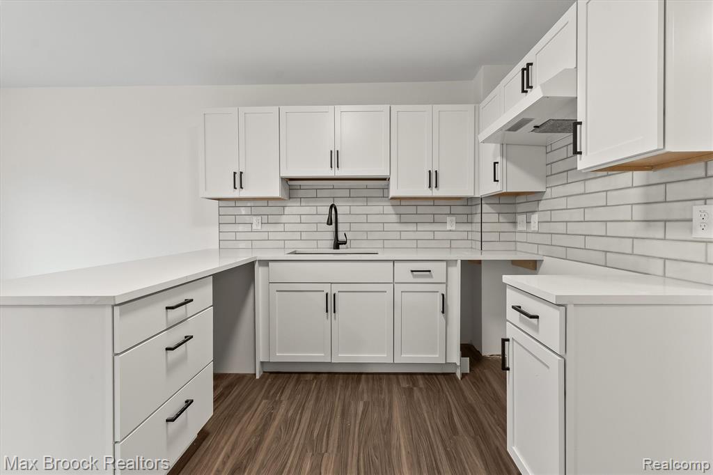 24530 Pineview Street, Oak Park, MI 48237 — Photo 15