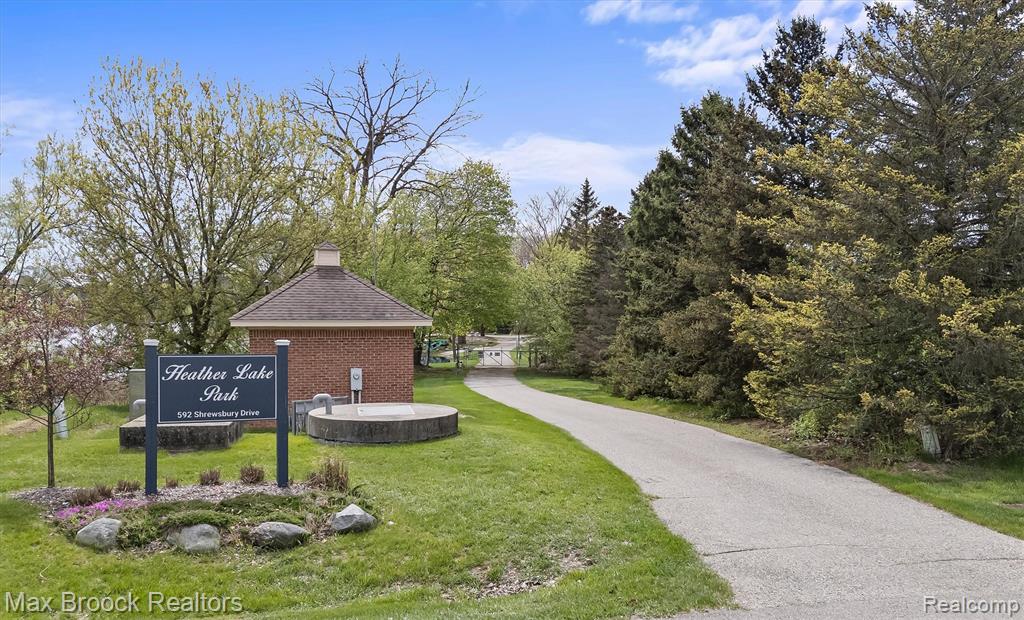 398 Shrewsbury Drive, Clarkston, MI 48348 — Photo 93