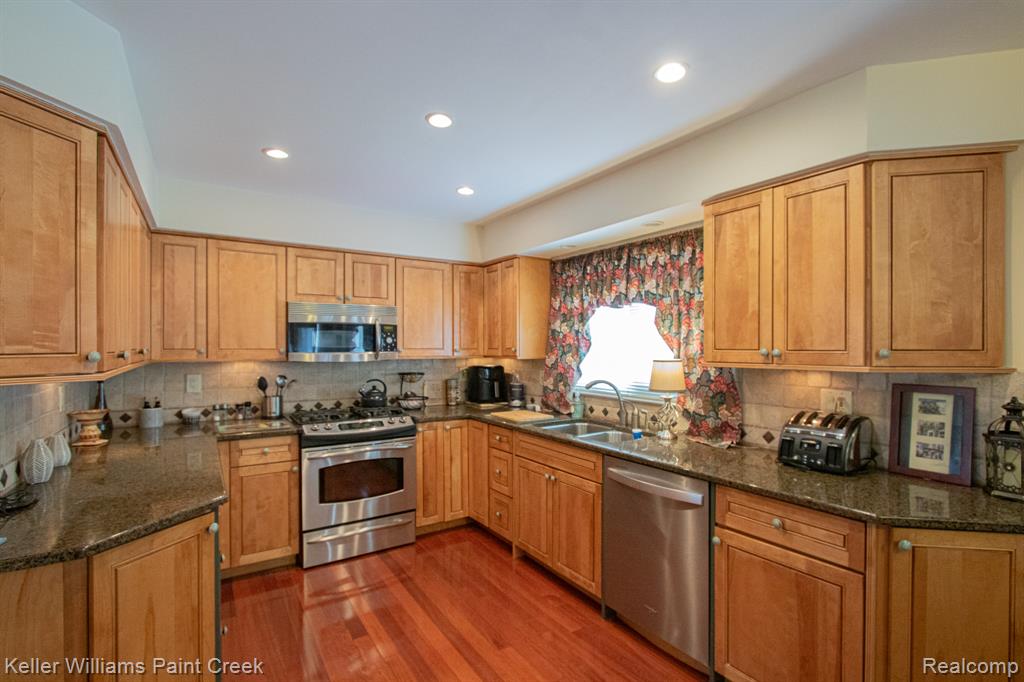 19170 Dawnshire Drive, Brownstown, MI 48193 — Photo 17