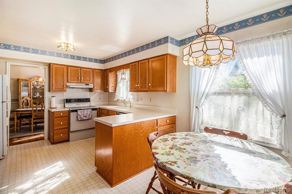 4196 CRESTKNOLL Drive, Grand Blanc, MI 48439 — Photo 9
