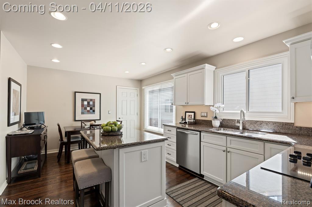 5010 Lake Vista Drive, West Bloomfield, MI 48323 — Photo 8