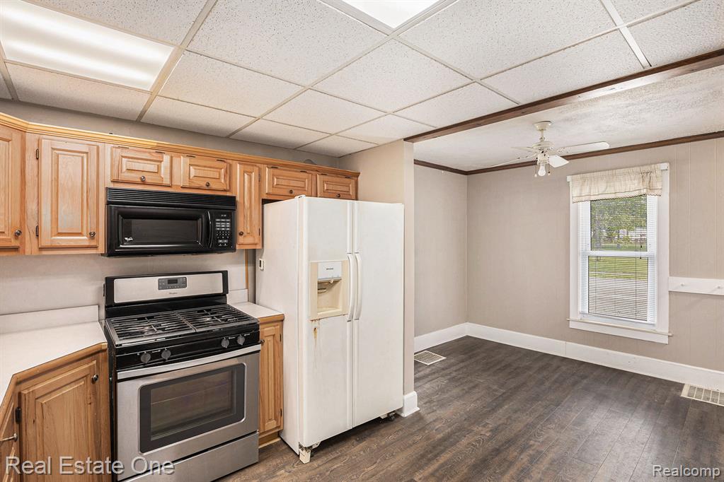 205 School Street, Almont, MI 48003 — Photo 7