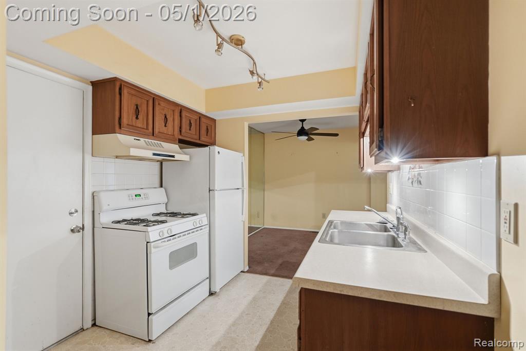 51260 Johns Drive, New Baltimore, MI 48047 — Photo 8