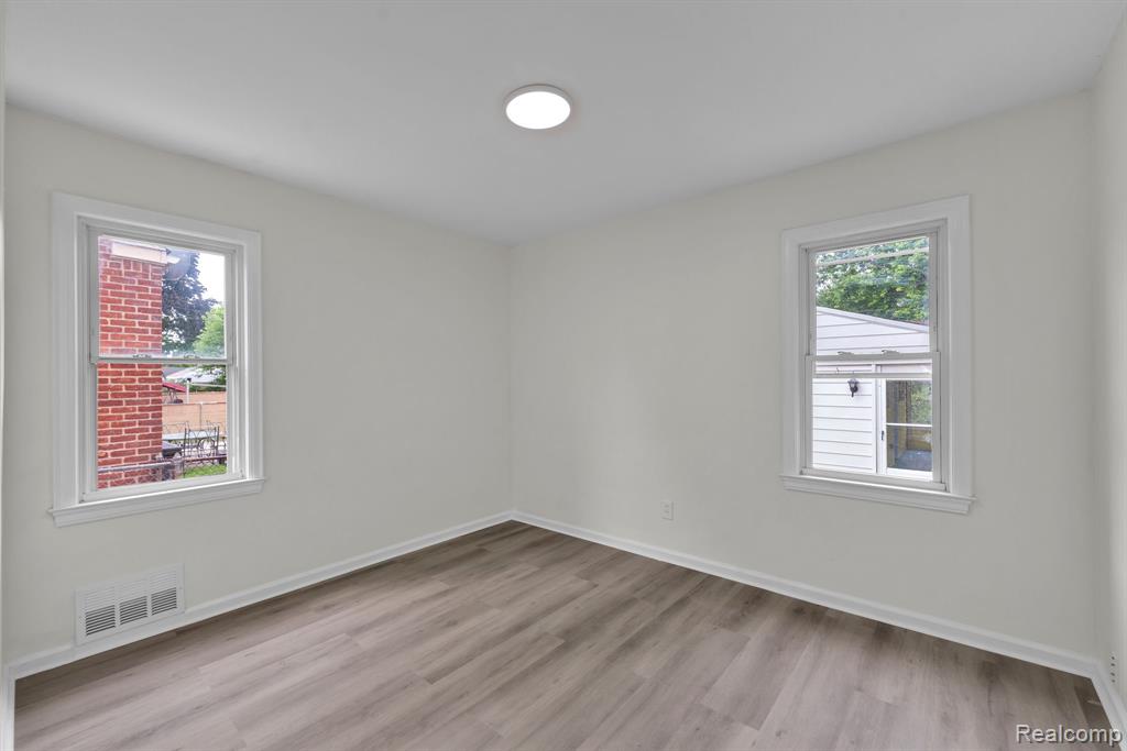 10015 Marion, Redford, MI 48239 — Photo 25