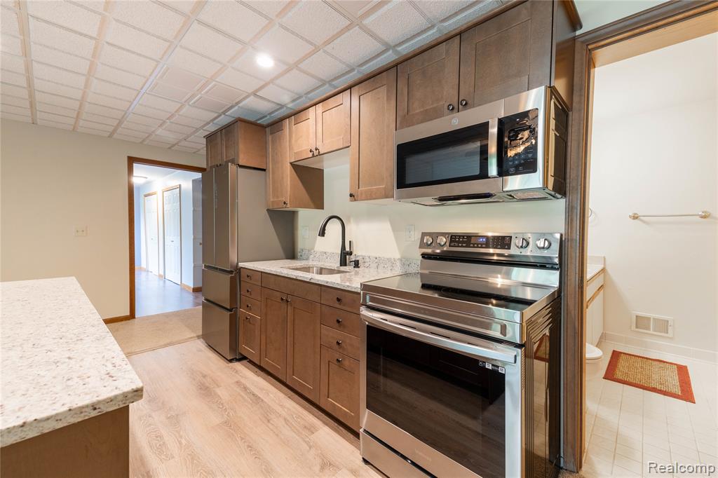 9830 Hawthorne Glen Drive, Grosse Ile, MI 48138 — Photo 40