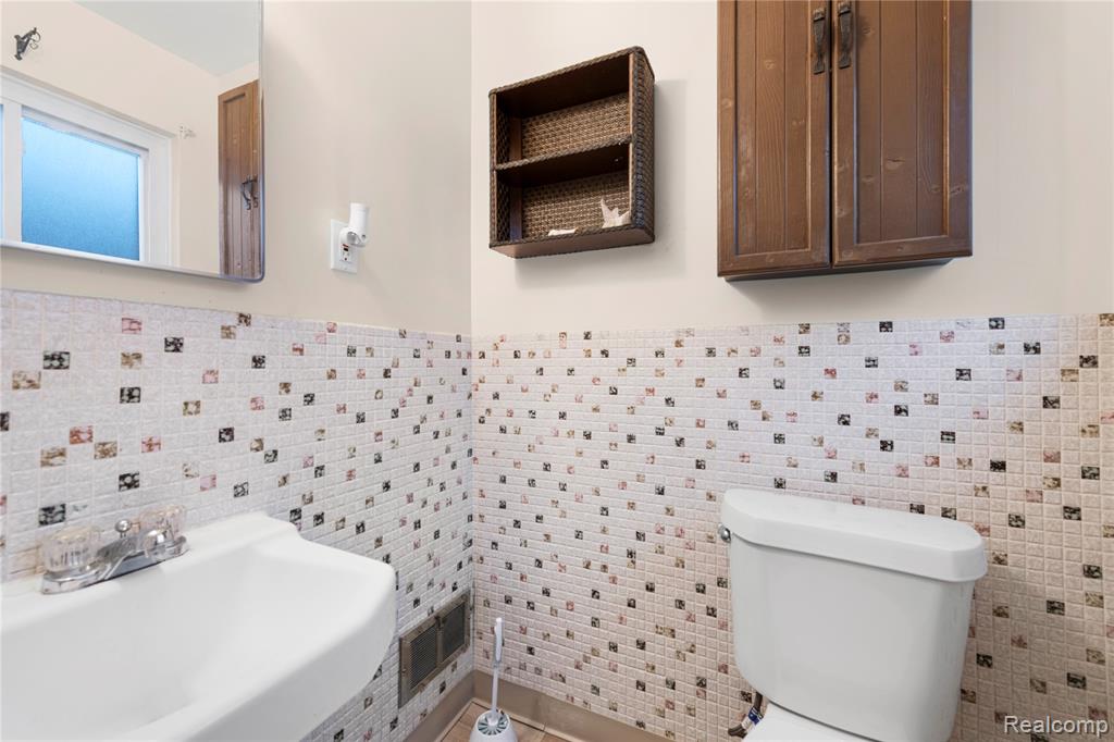 28876 Palm Beach Drive, Warren, MI 48093 — Photo 13
