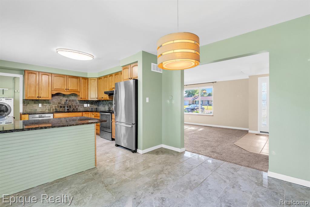8052 Dungarvin Drive, Grand Blanc, MI 48439 — Photo 11
