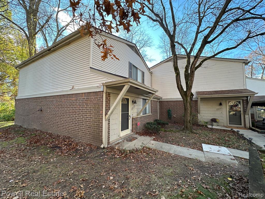 27129 FARMBROOK VILLA Drive, Southfield, MI 48034 — Photo 2
