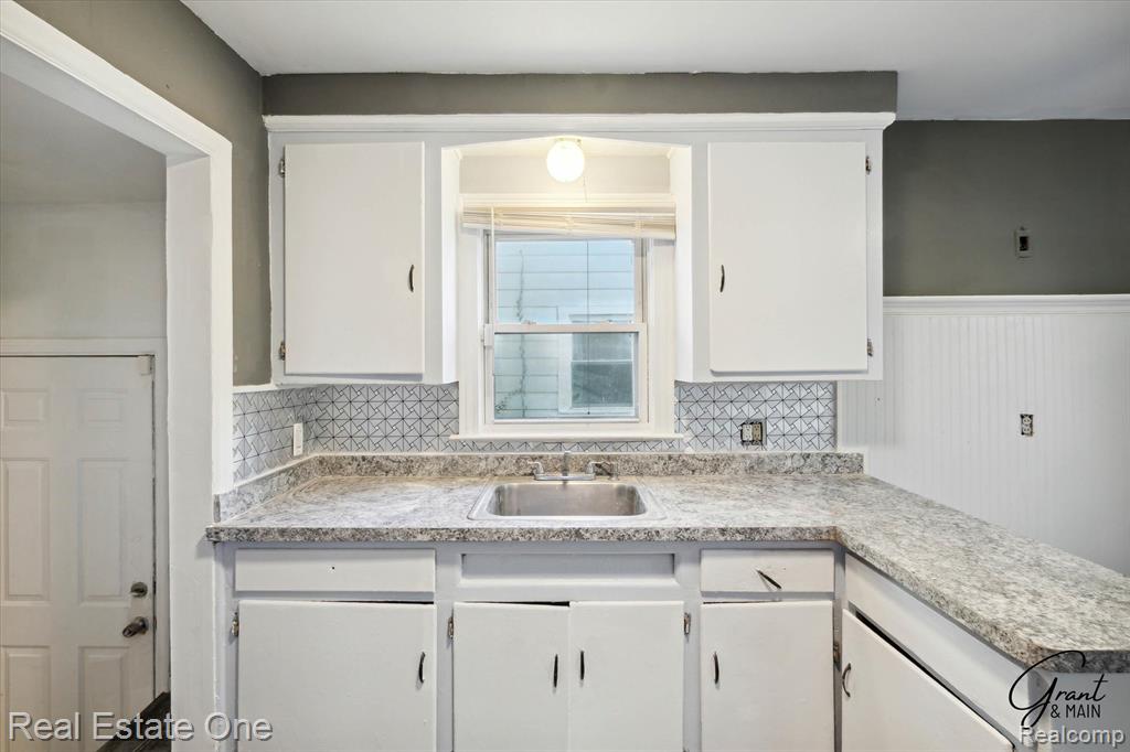 19439 W Chicago Street, Detroit, MI 48228 — Photo 12