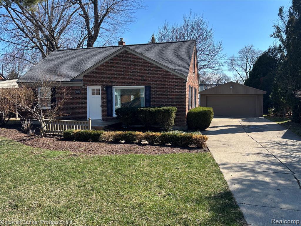 1921 Beverly Street, Sylvan Lake, MI 48320