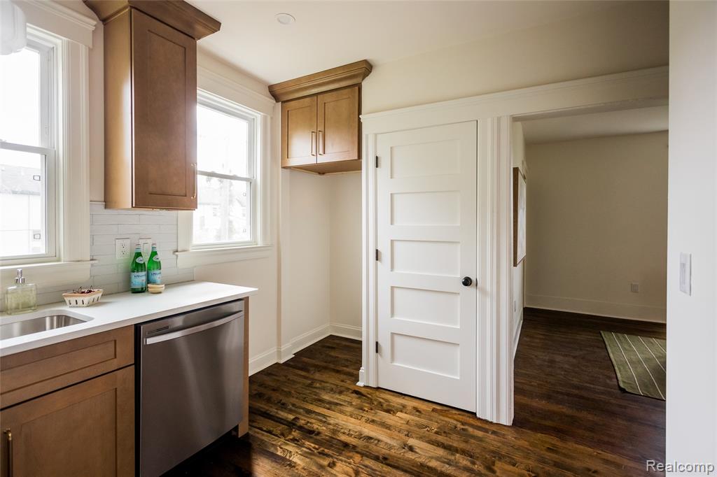 2160 Holcomb Street, Detroit, MI 48214 — Photo 48