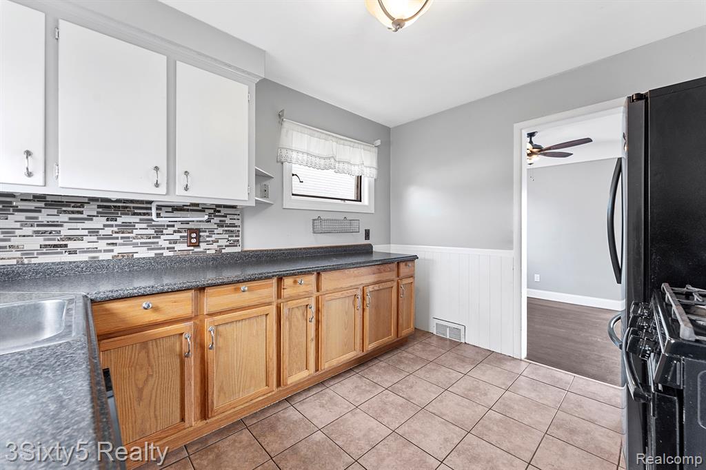 9914 FOX Avenue, Allen Park, MI 48101 — Photo 9