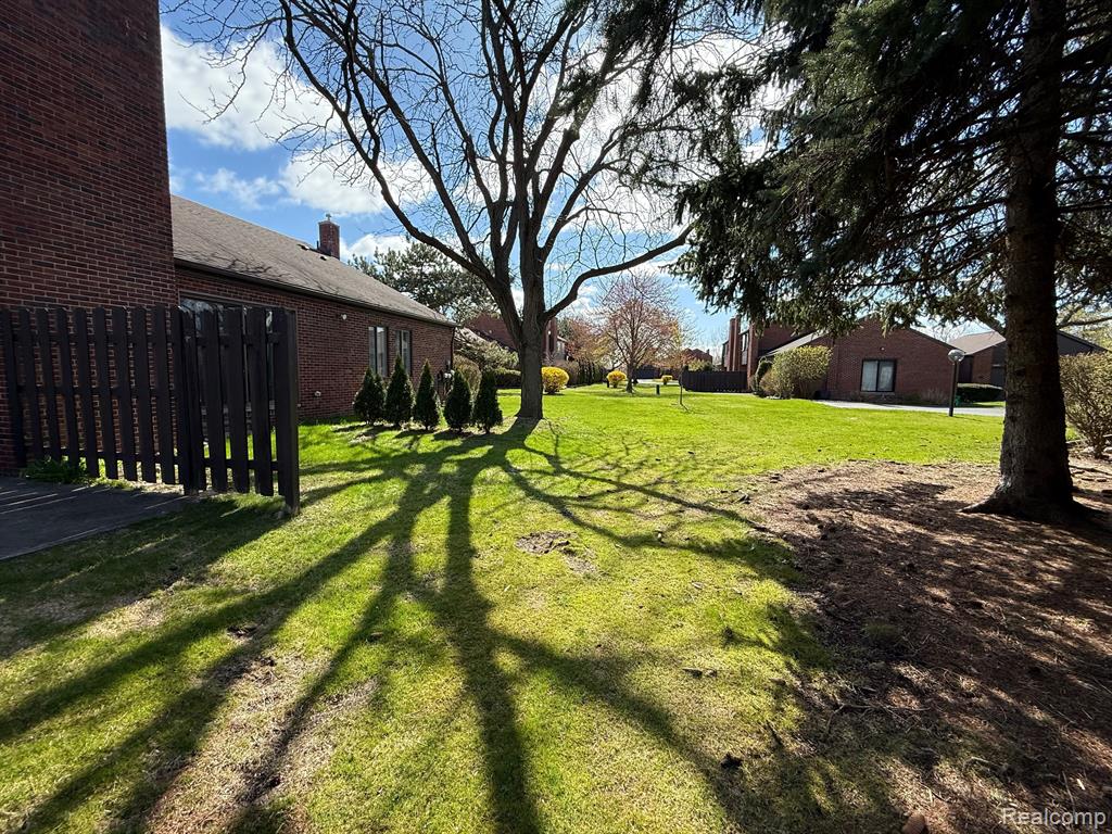11 KIMBERLY Lane, 54, Dearborn, MI 48120 — Photo 15