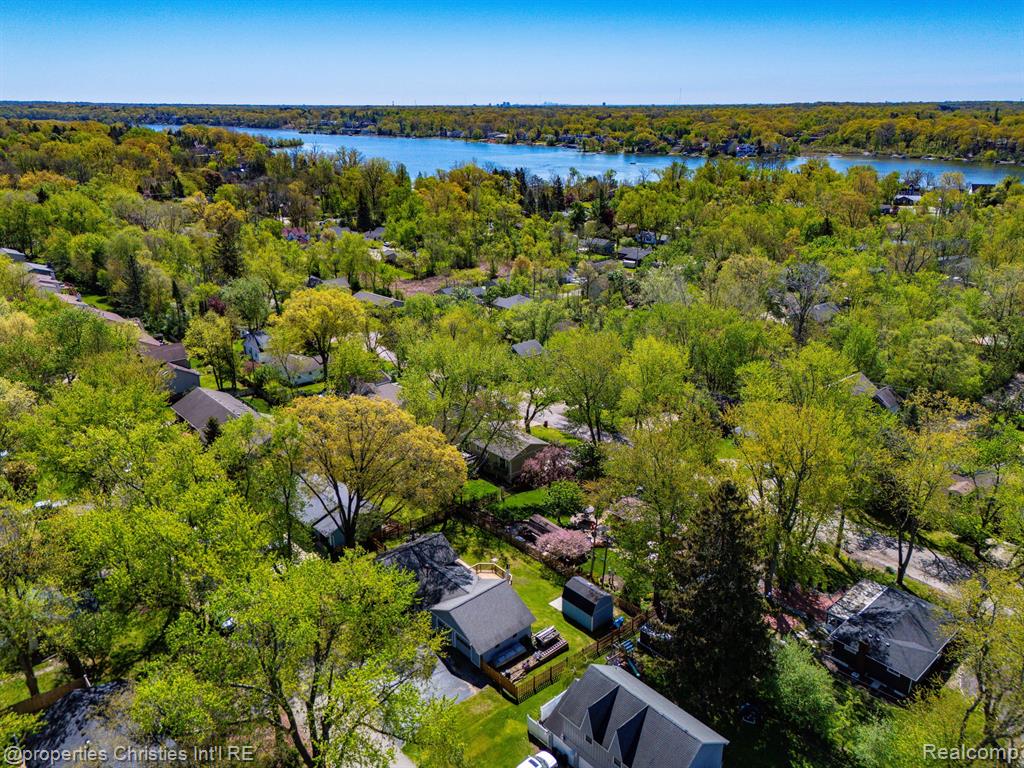 6785 GRASSLAND Avenue, West Bloomfield, MI 48324 — Photo 42