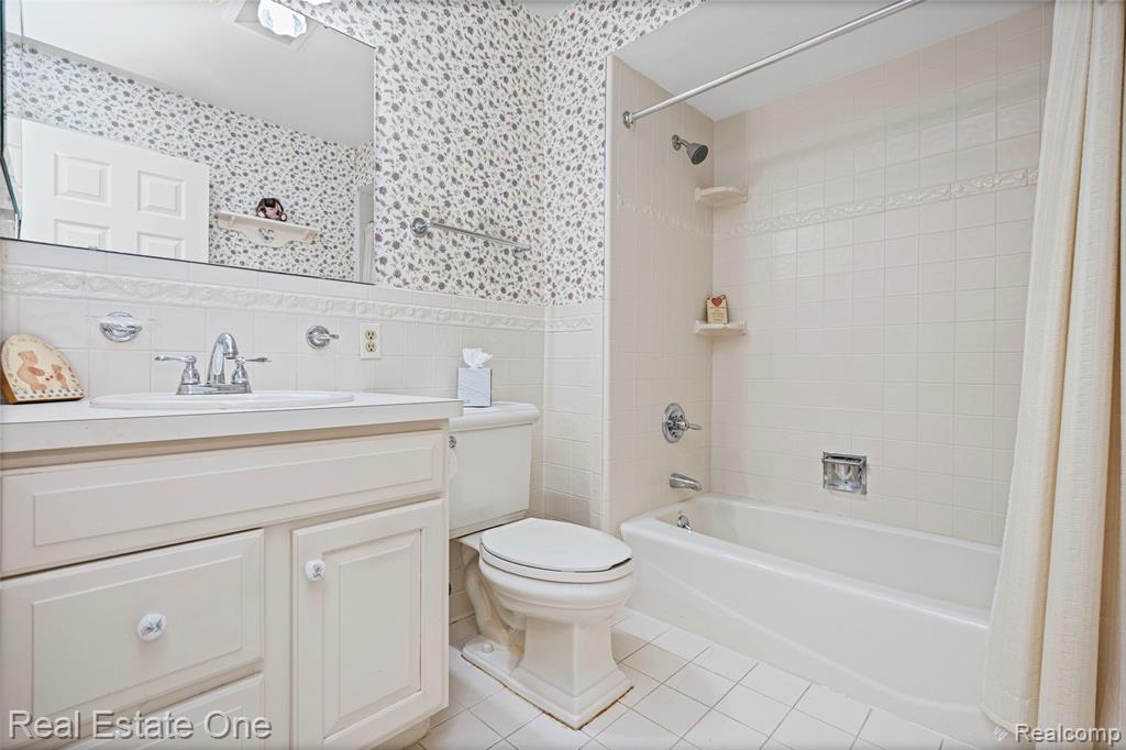 1675 Ledbury Drive, Bloomfield Hills, MI 48304 — Photo 34