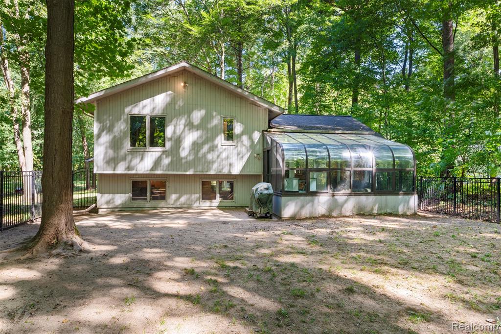 4365 Rose Court, Lake Orion, MI 48362 — Photo 21