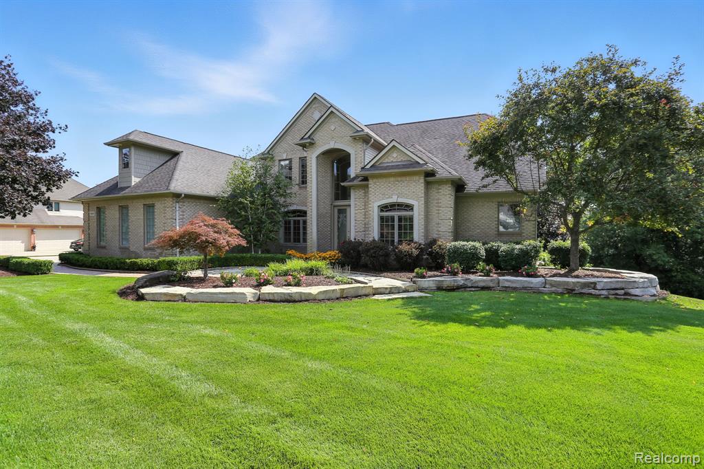 815 Pinery Boulevard, Lake Orion, MI 48362 — front exterior