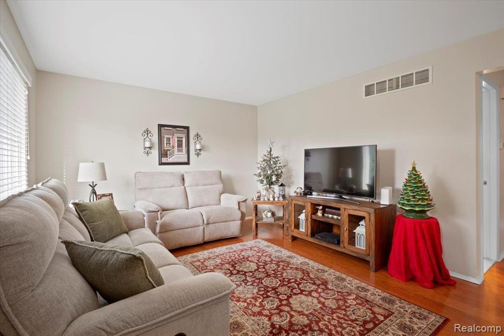 1818 SHIRE, Royal Oak, MI 48073 — Photo 4