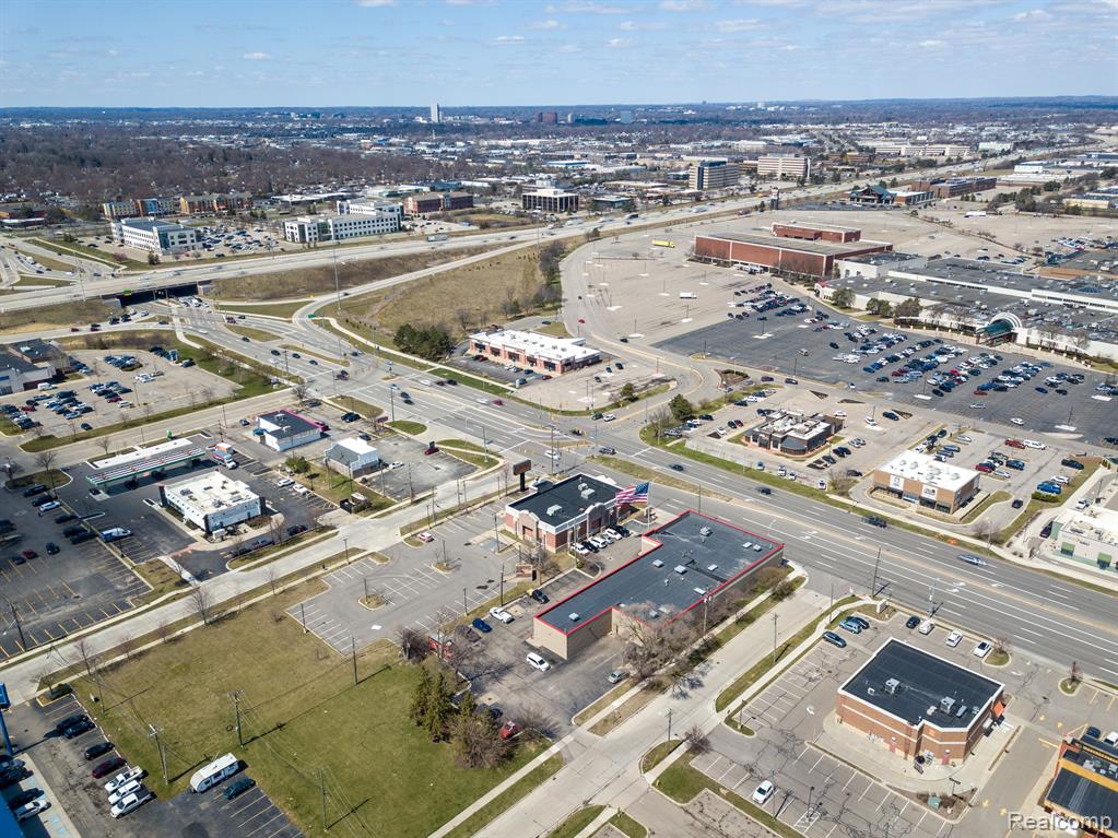 451 W 14 MILE Road, Madison Heights, MI 48071 — Photo 19
