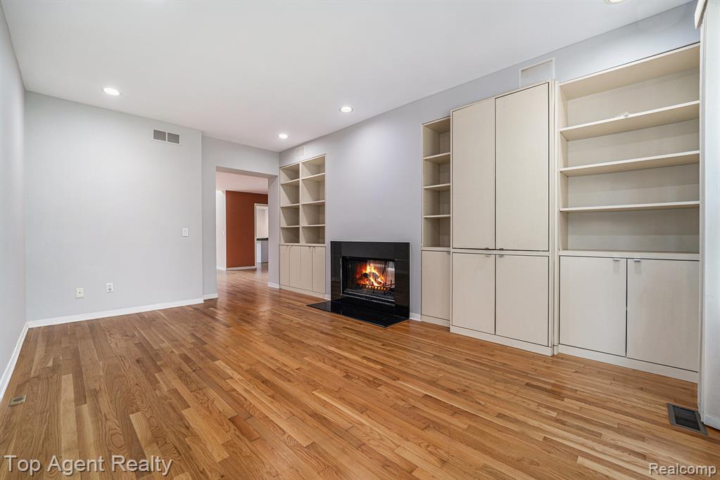 7369 Danbury Drive, West Bloomfield, MI — Photo 9