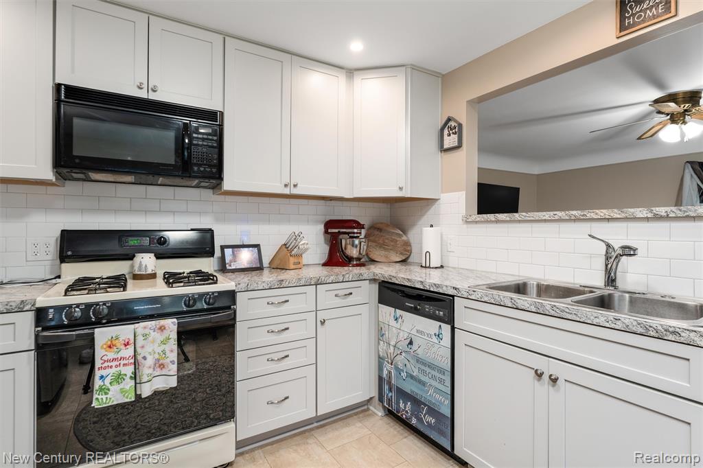 5763 Graves Street, Waterford, MI 48327 — Photo 5