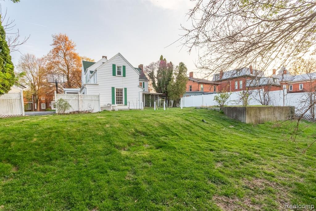39 E ELM Avenue, Monroe, MI 48162 — Photo 8