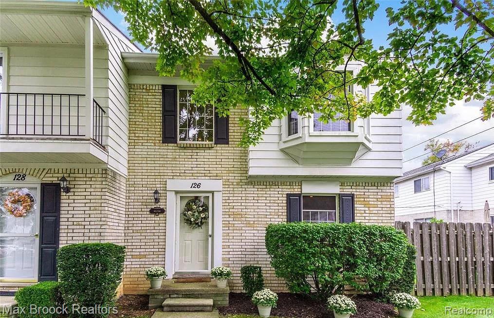 126 MANOR WAY, Rochester Hills, MI 48309
