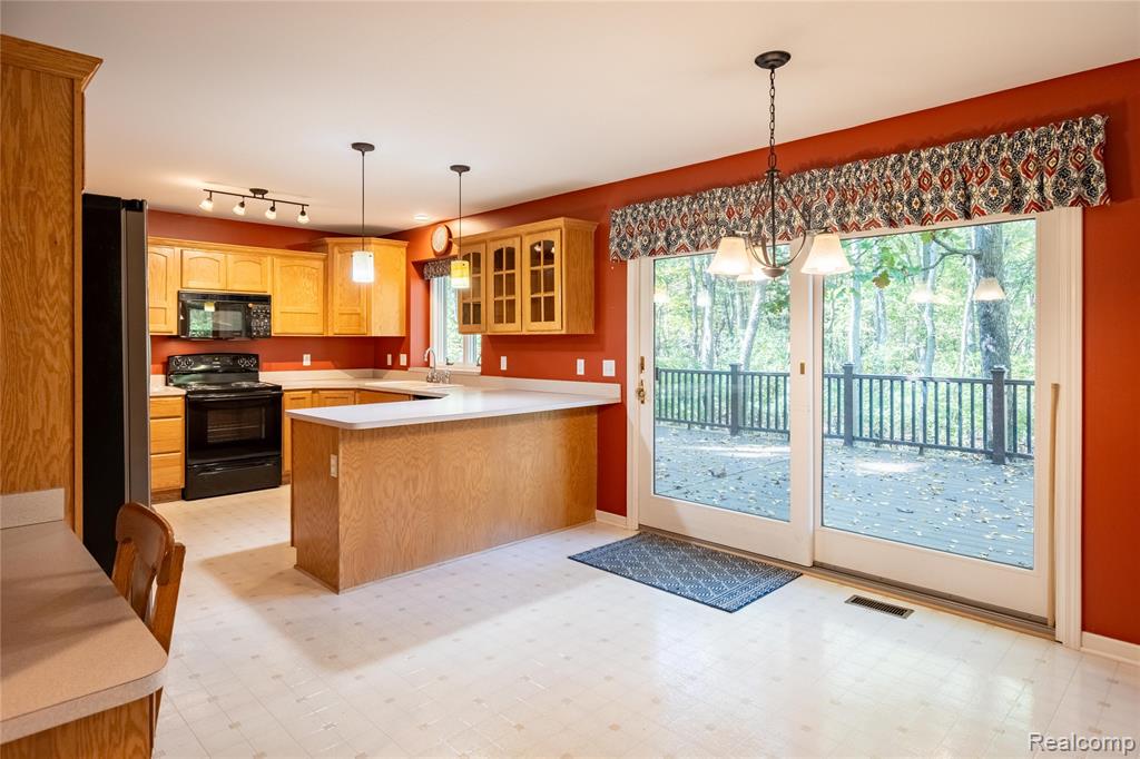 11410 Tall Shadows Court, Pinckney, MI 48169 — Photo 13