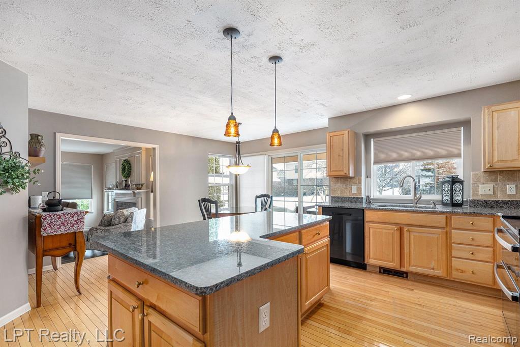 54472 ISLE ROYALE Avenue, Macomb, MI 48042 — Photo 11
