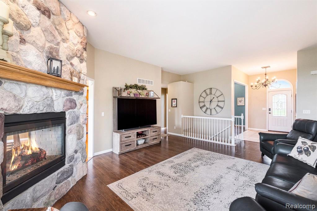 9128 WOODRIDGE Drive, Davison, MI 48423 — Photo 13
