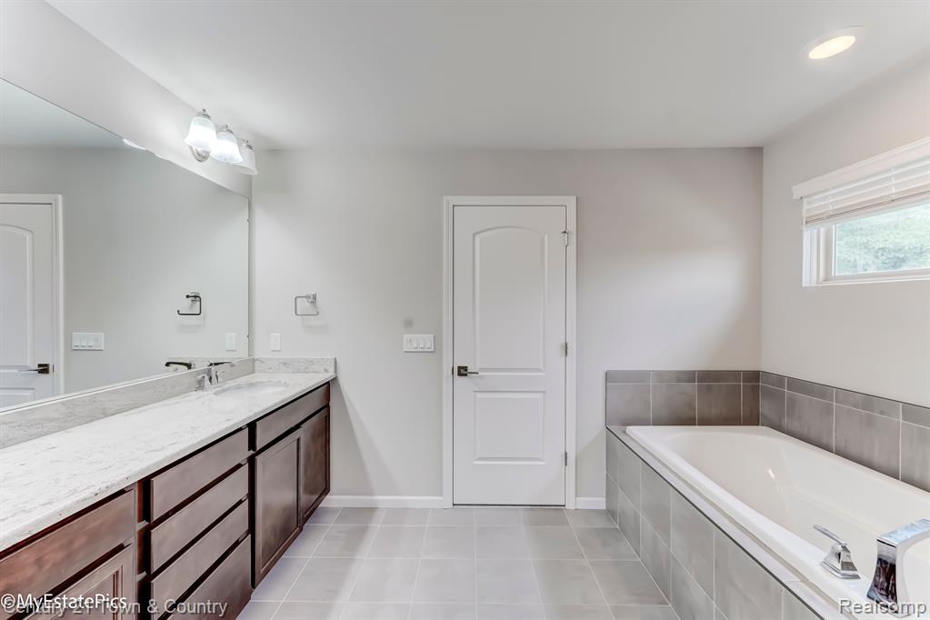 50784 SEVILLA Circle, Novi, MI — Photo 59