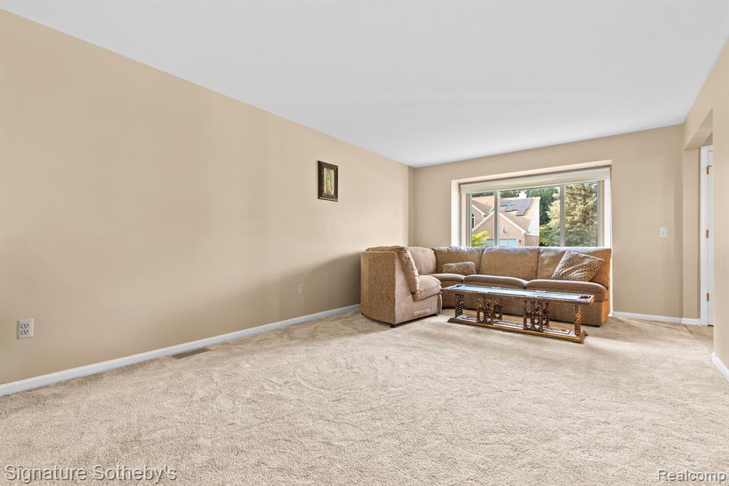6710 WESTPOINTE Drive, Troy, MI 48085 — Photo 7