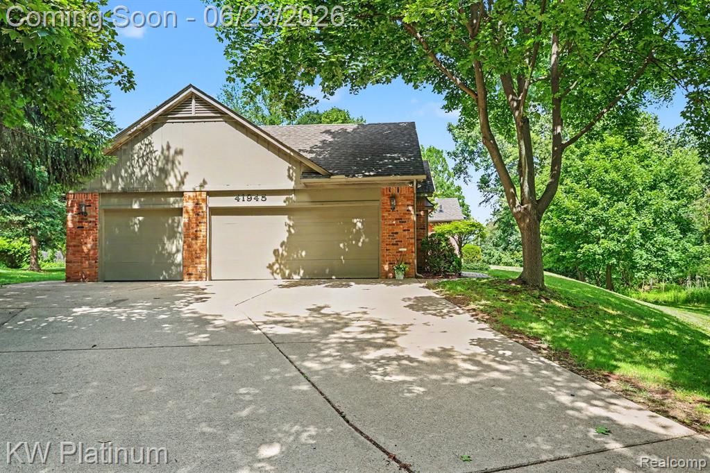 41945 Hillview Drive, Sterling Heights, MI 48314 — Photo 24